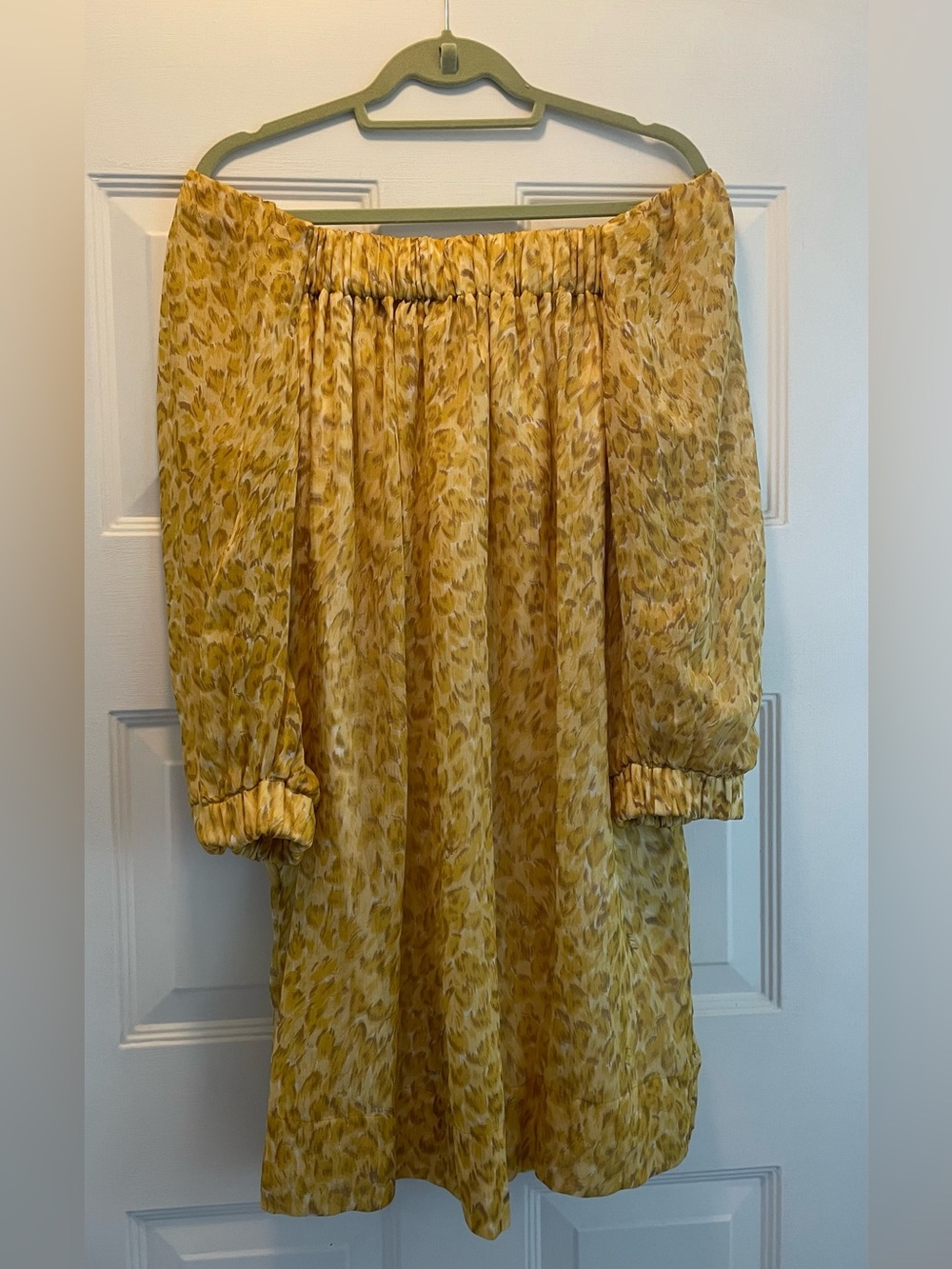 Walter Baker 100% Pure Silk Animal Print Off-the-Shoulder Night Out Luxe Dress 💛